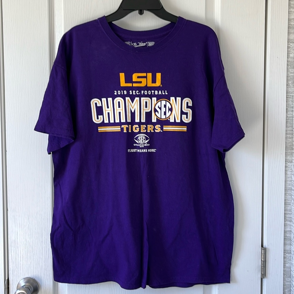 🌻3/$15 LSU Tigers Tshirt-XL